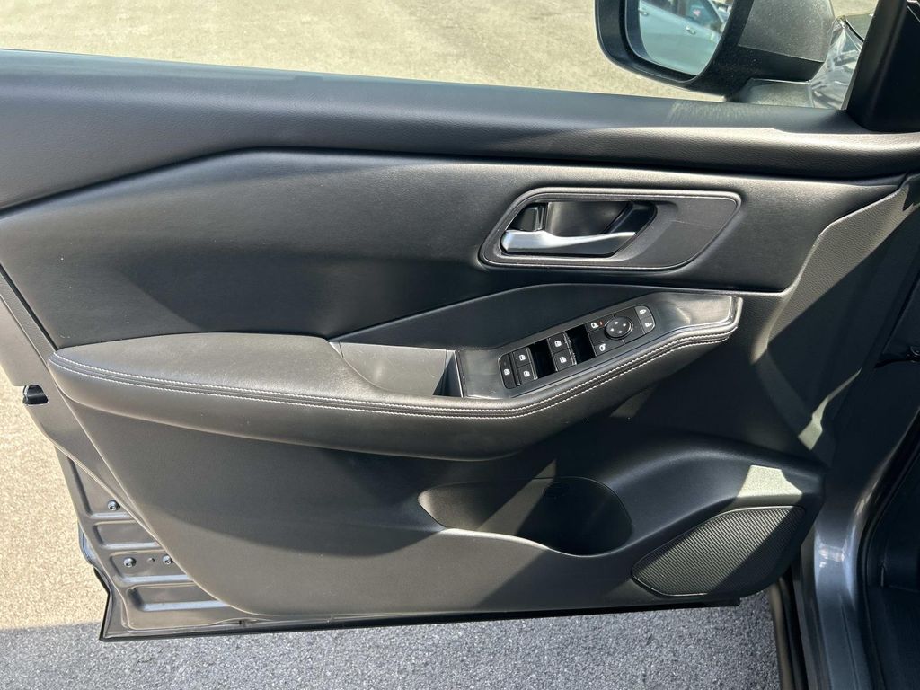 Vehicle photo 29