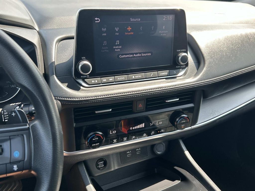 Vehicle photo 30