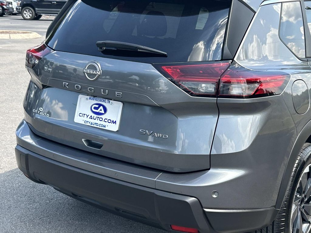 Vehicle photo 13