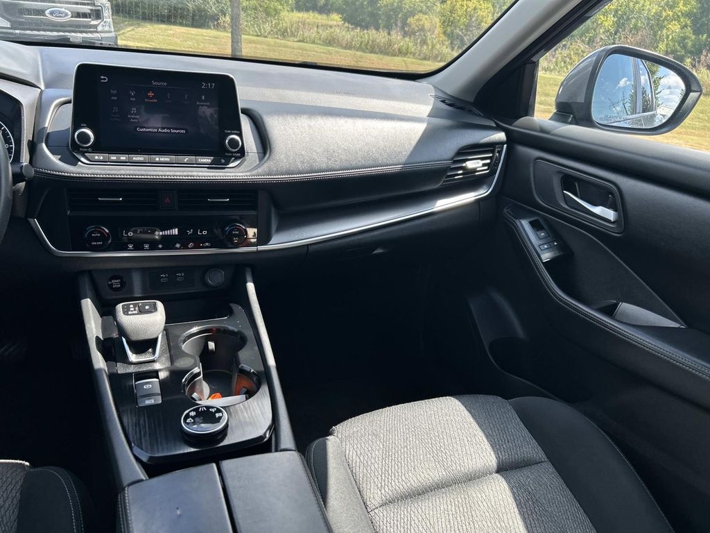 Vehicle photo 23
