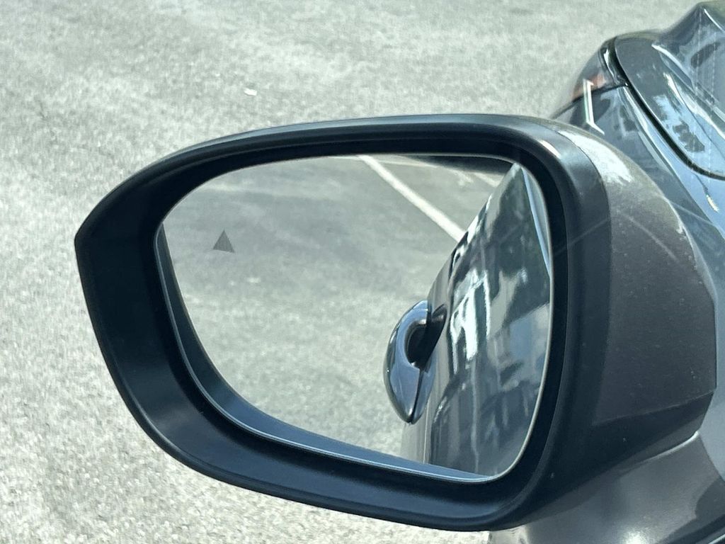 Vehicle photo 20