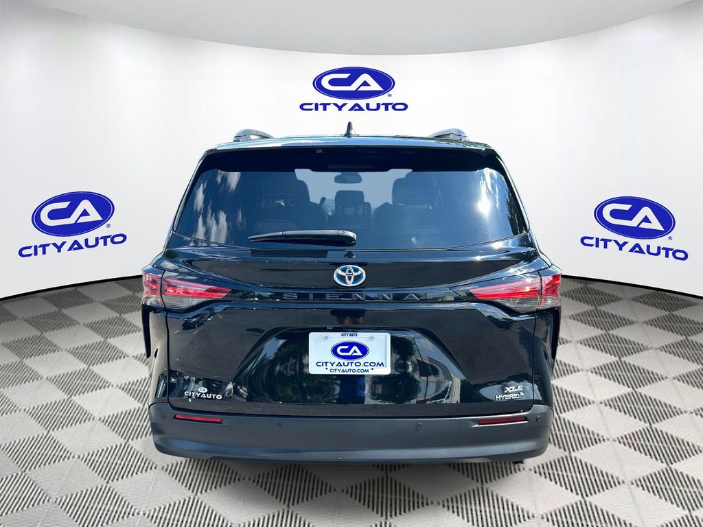 Used 2022 Toyota Sienna Van