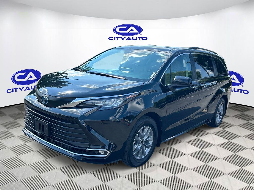 Used 2022 Toyota Sienna Van