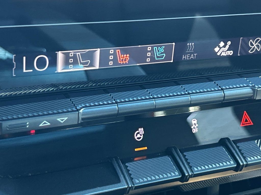 Vehicle photo 37