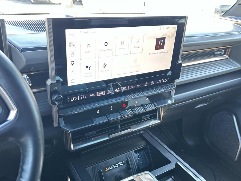 Vehicle photo 34