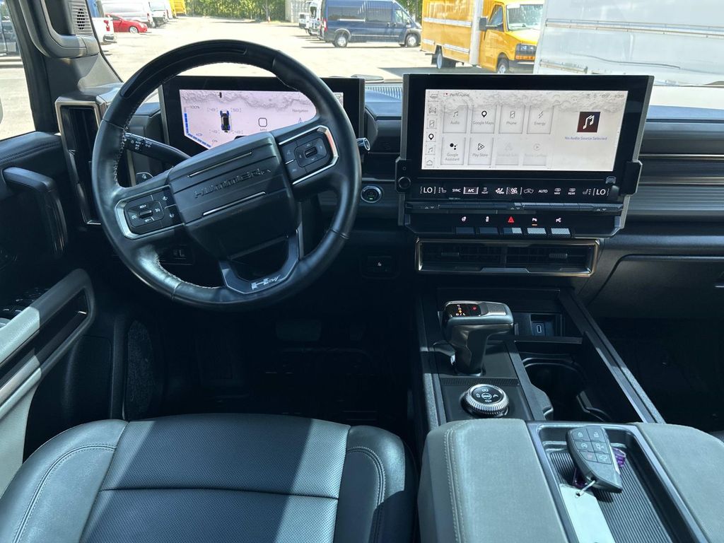 Vehicle photo 22