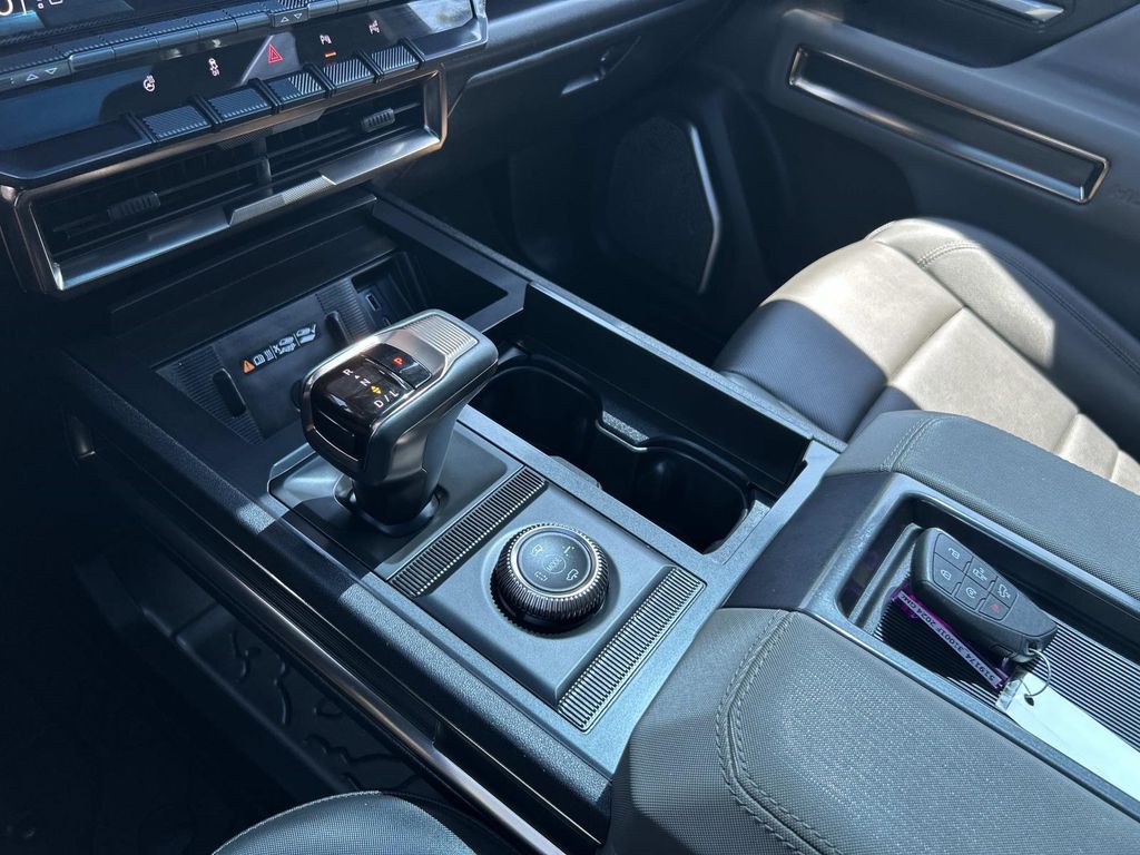 Vehicle photo 38