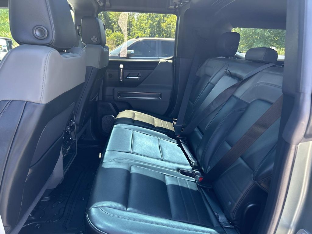 Vehicle photo 26