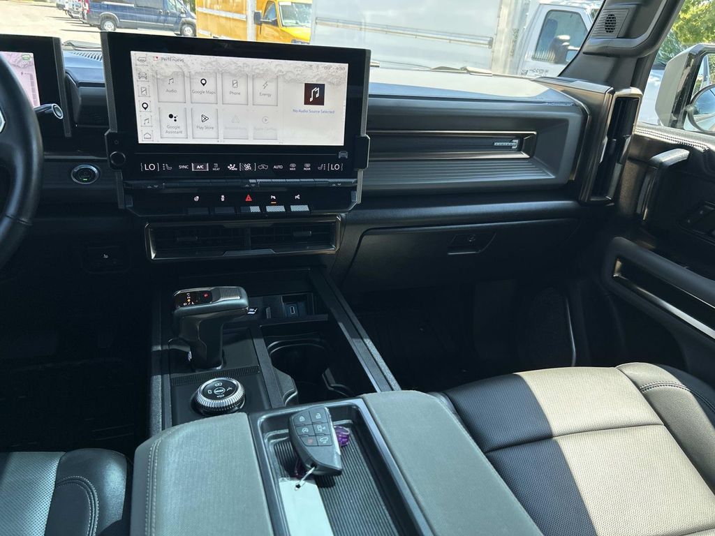 Vehicle photo 23