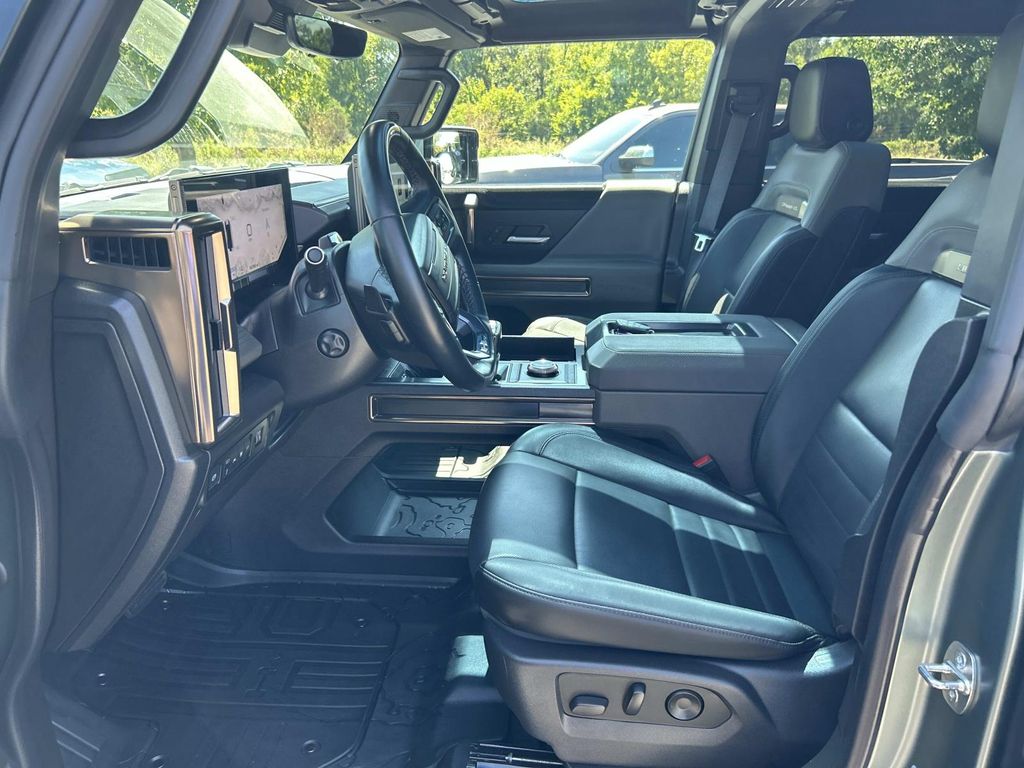 Vehicle photo 28