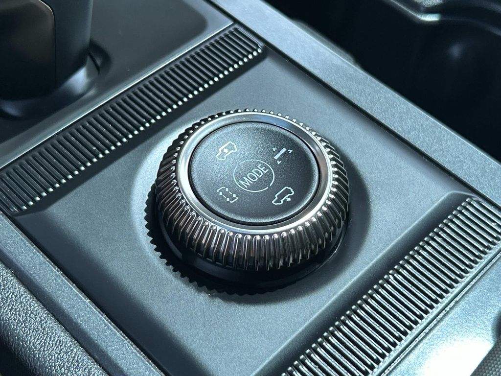 Vehicle photo 40