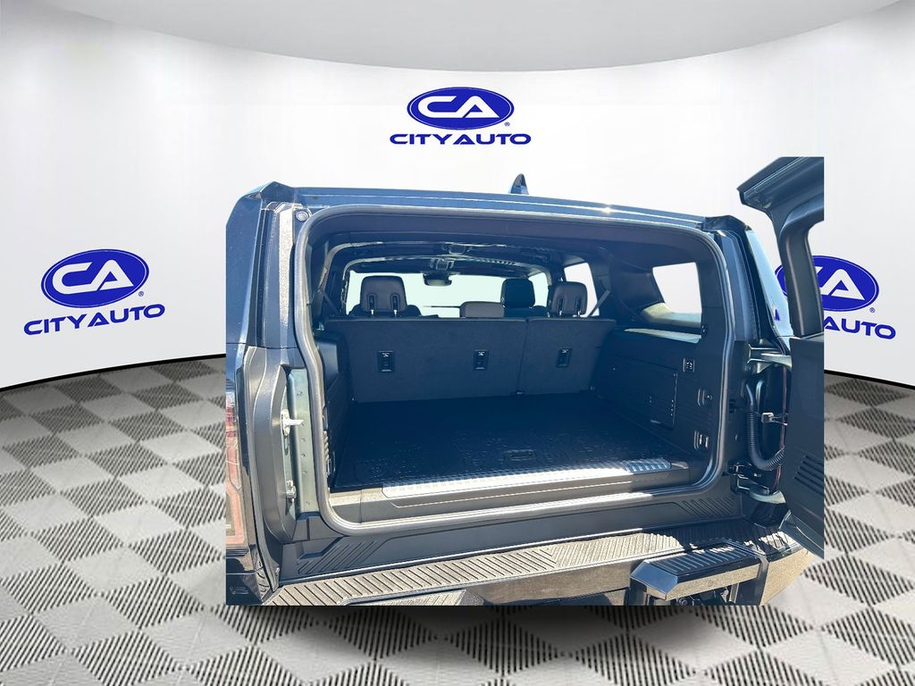 Vehicle photo 14