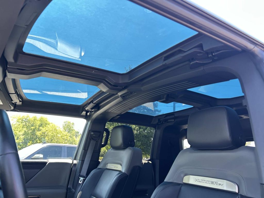 Vehicle photo 29