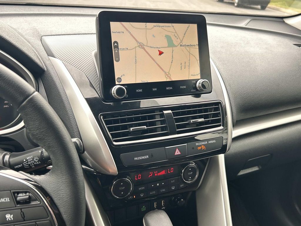 Vehicle photo 29