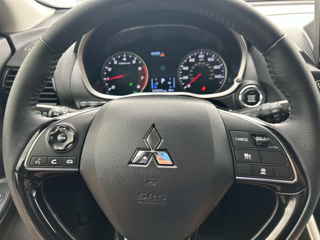 Vehicle photo 34