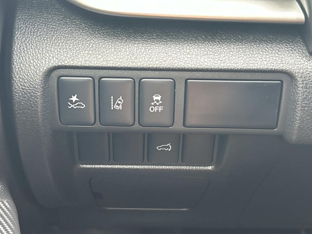 Vehicle photo 35