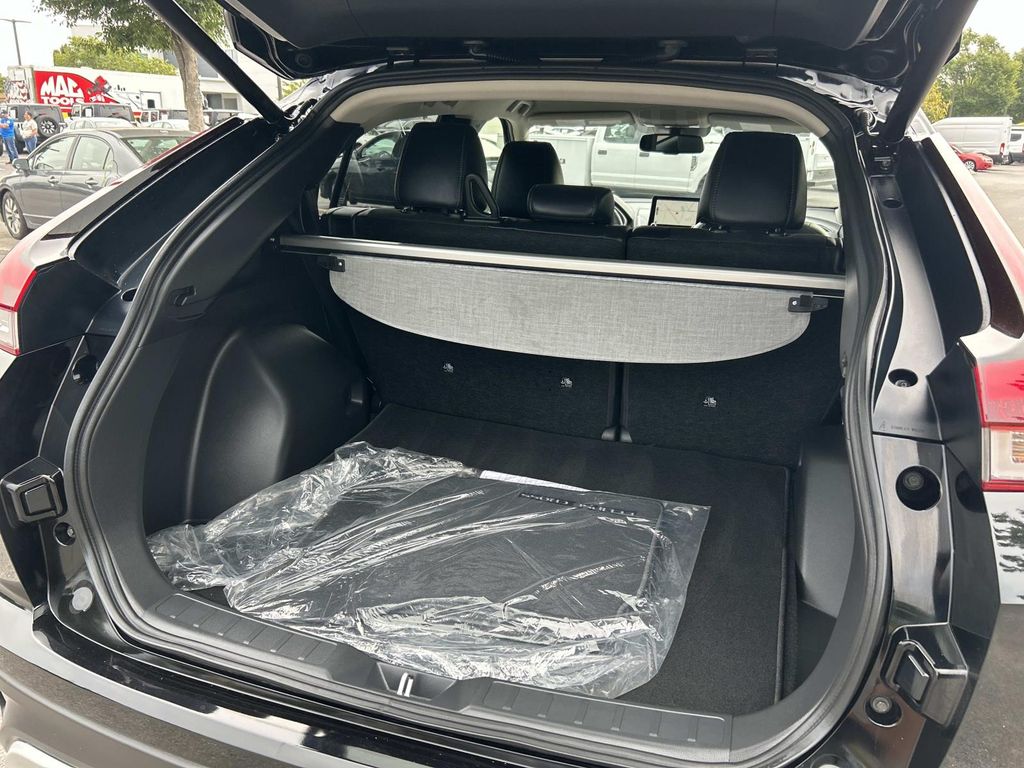 Vehicle photo 14