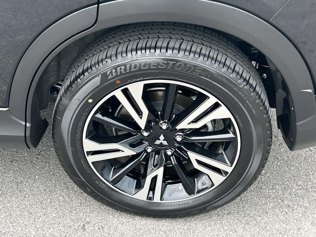Vehicle photo 17