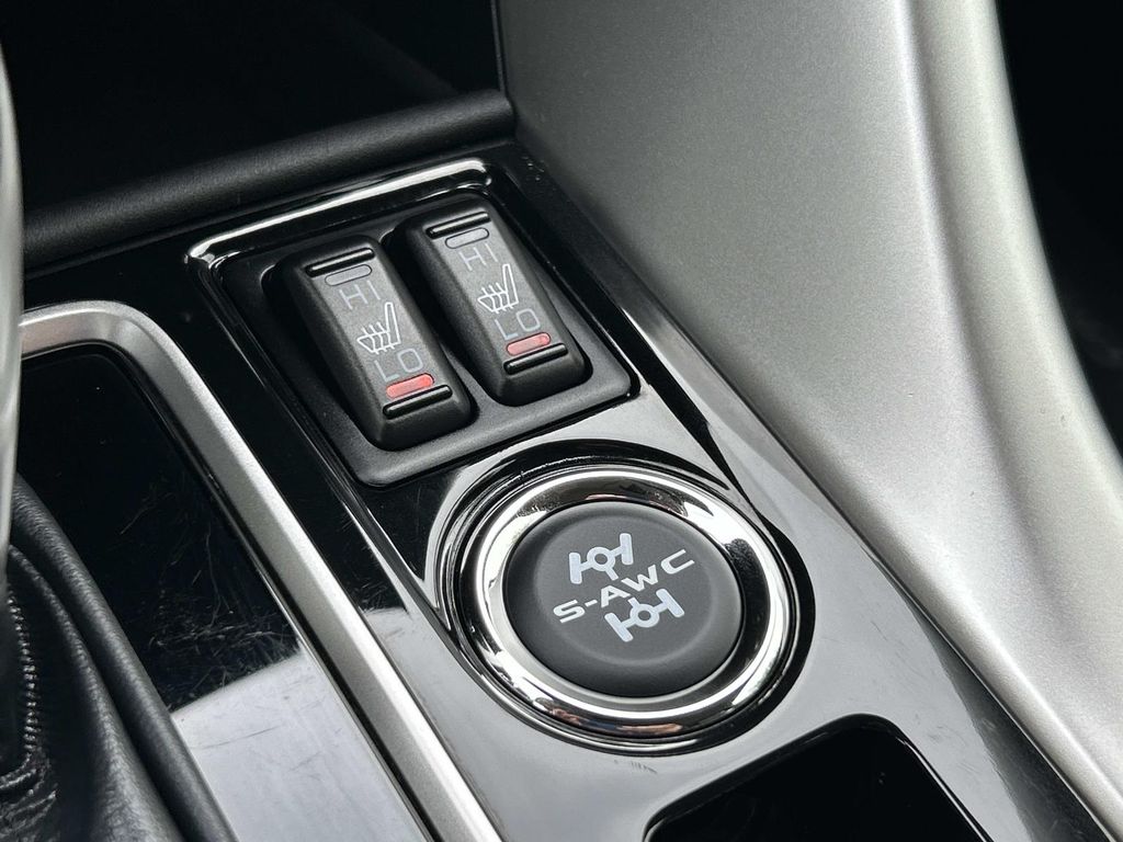 Vehicle photo 33
