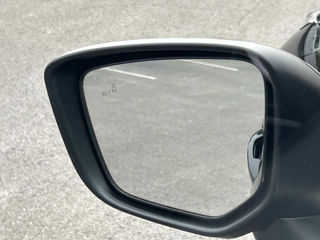 Vehicle photo 20