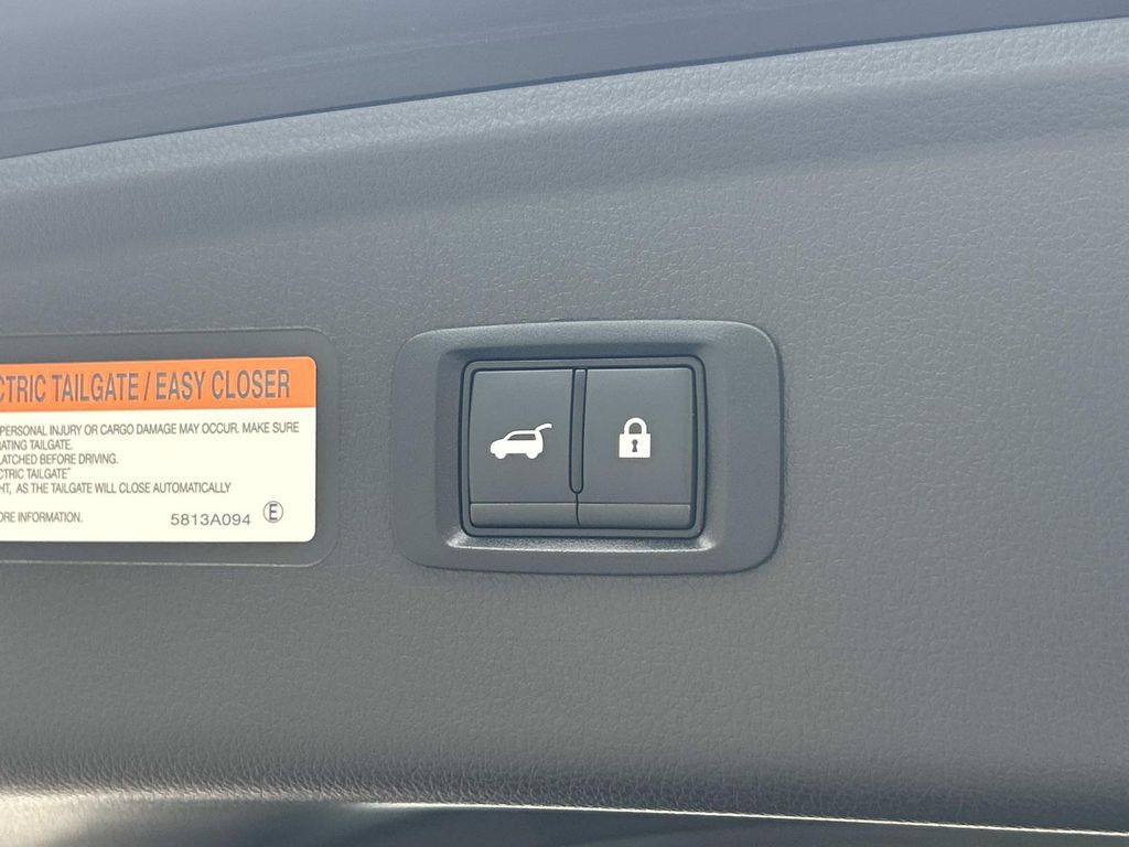 Vehicle photo 16