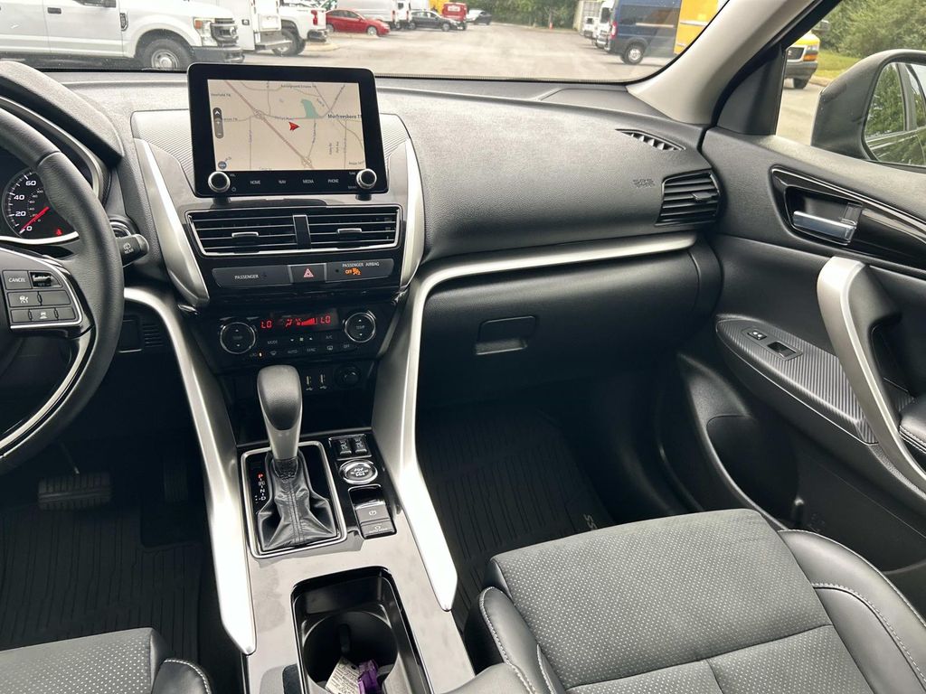 Vehicle photo 23