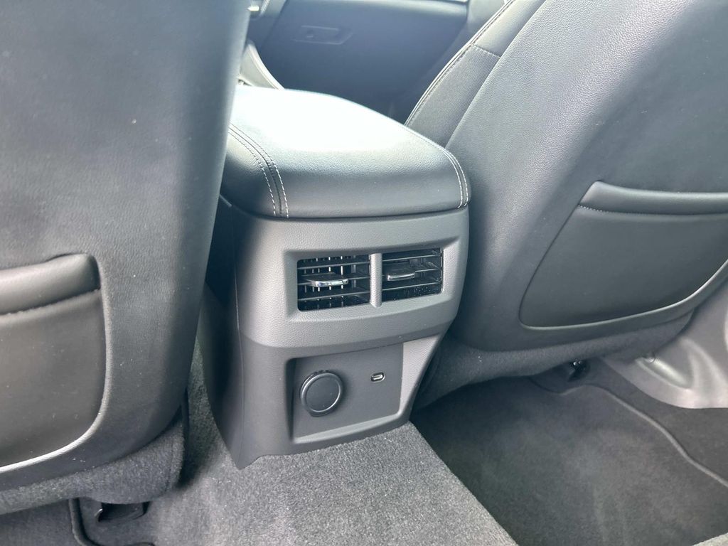 Vehicle photo 23