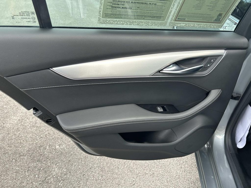 Vehicle photo 26