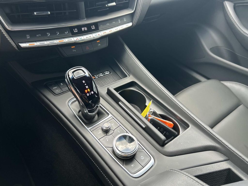 Vehicle photo 32
