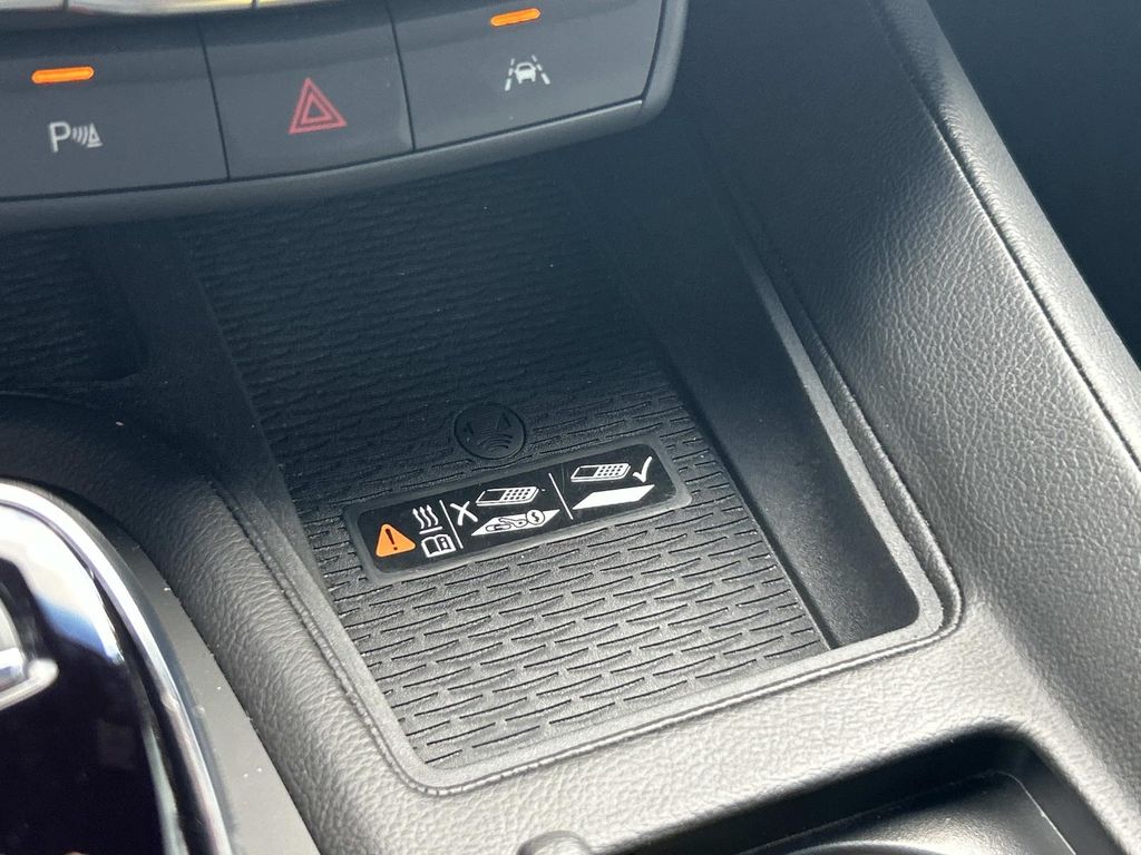 Vehicle photo 33