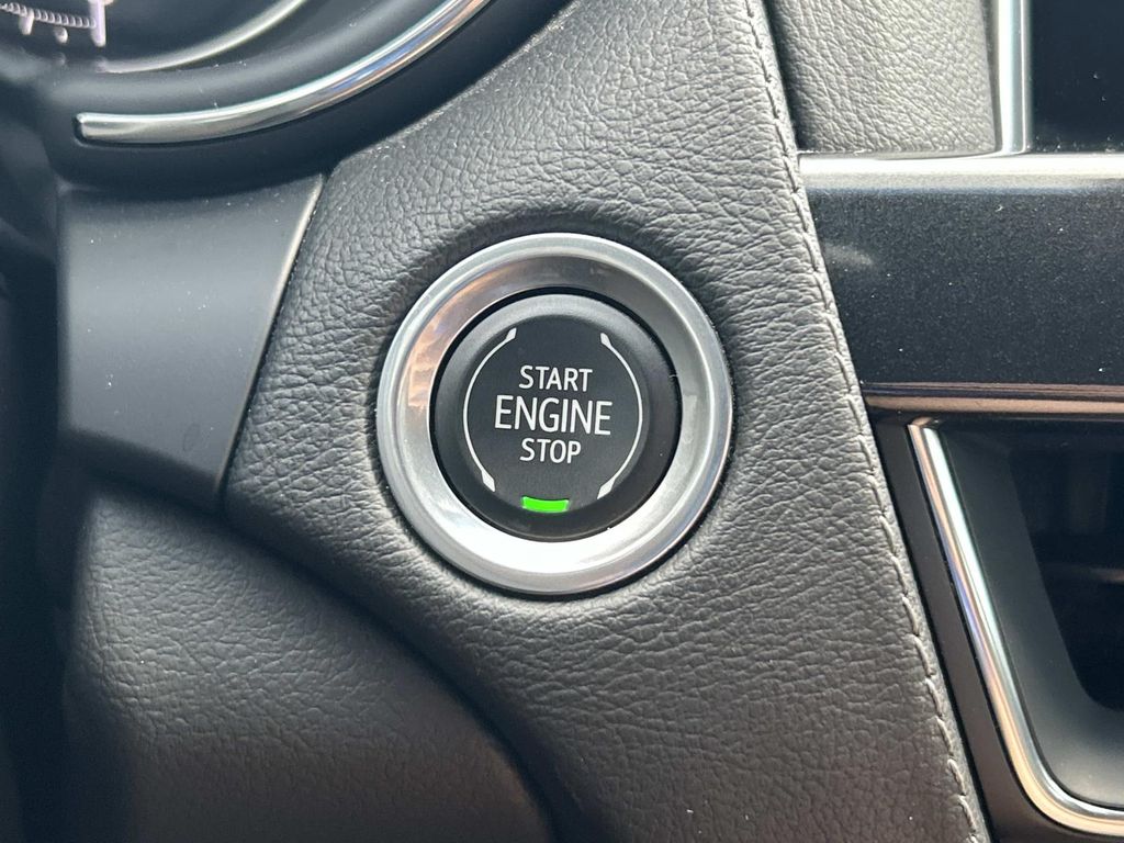 Vehicle photo 35