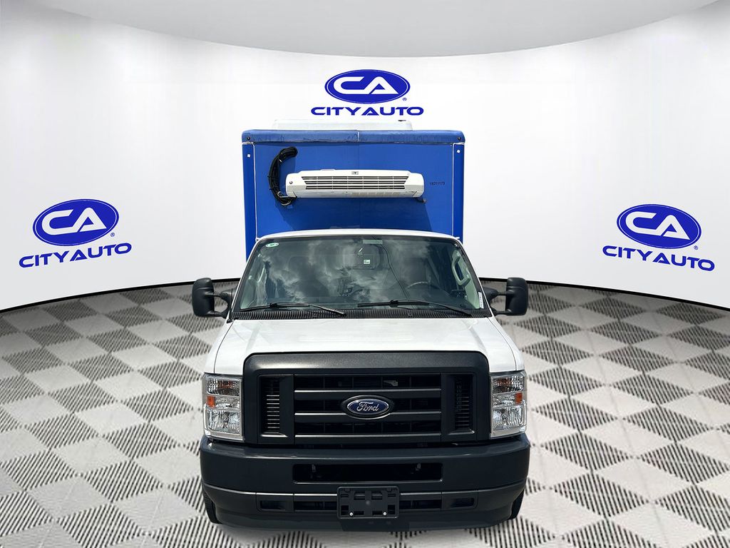 Vehicle photo 11