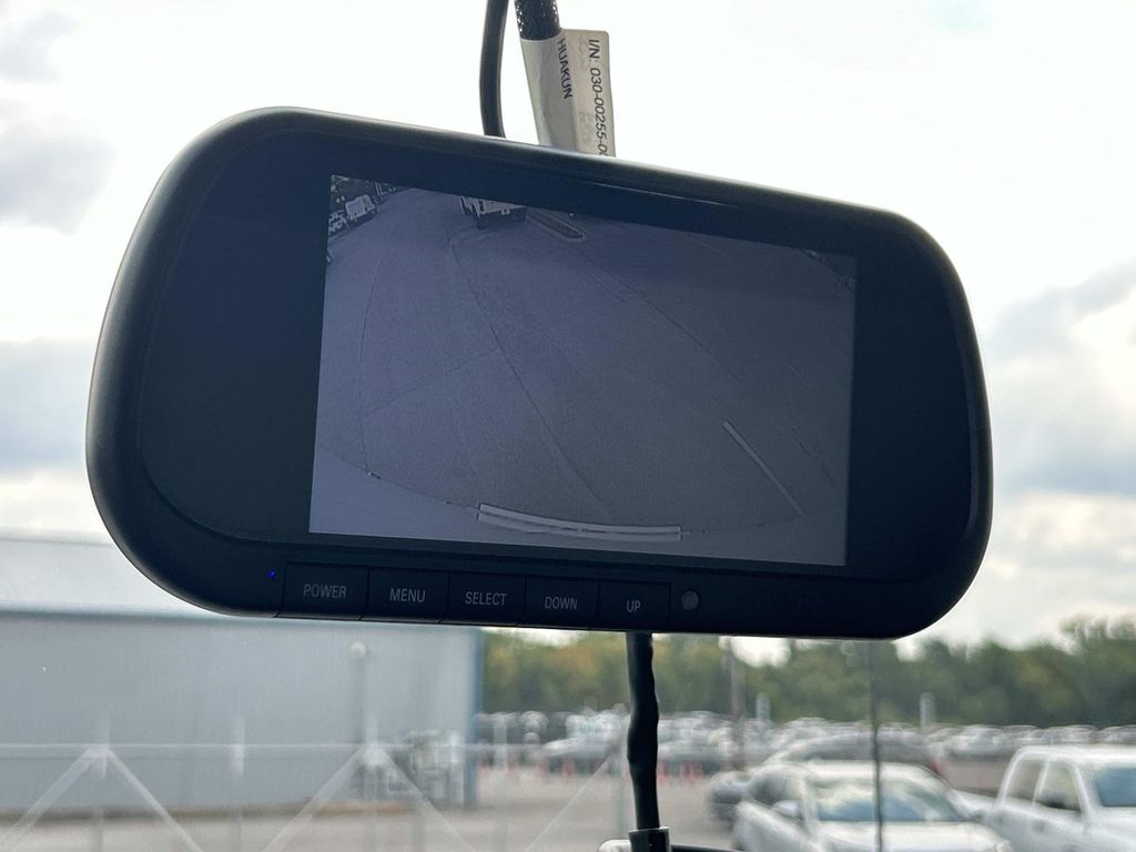 Vehicle photo 37