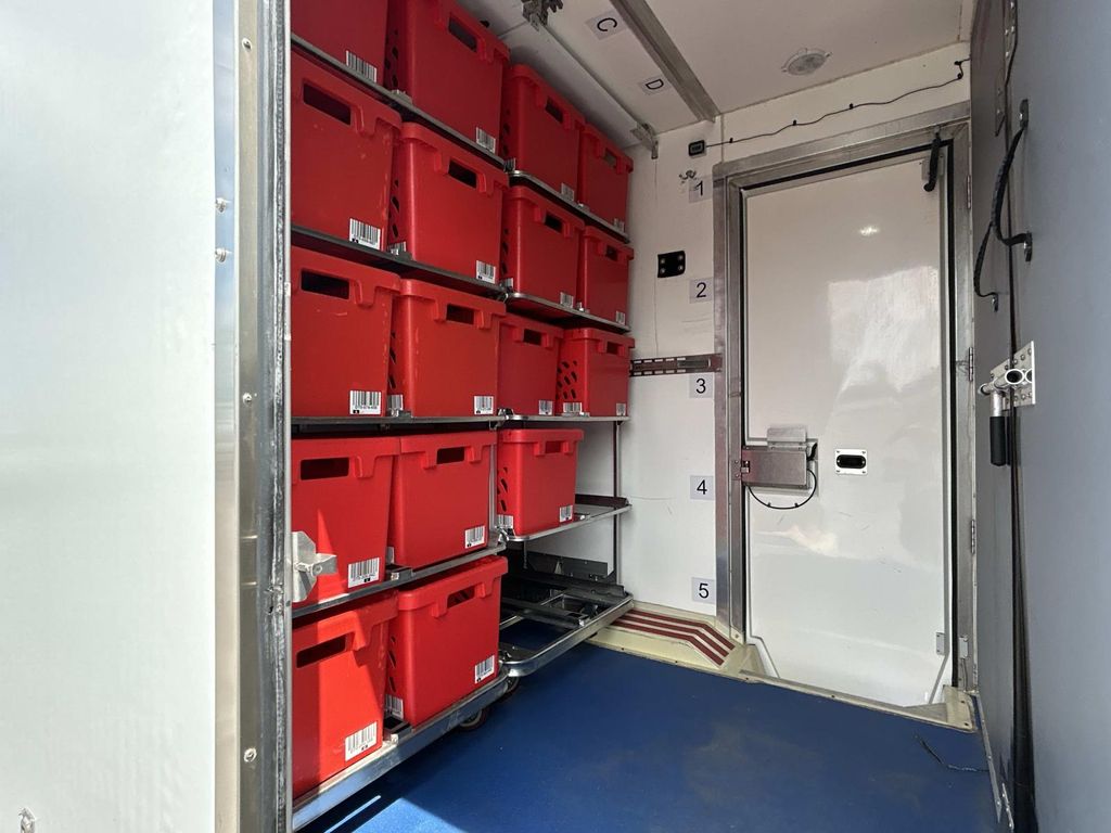 Vehicle photo 26