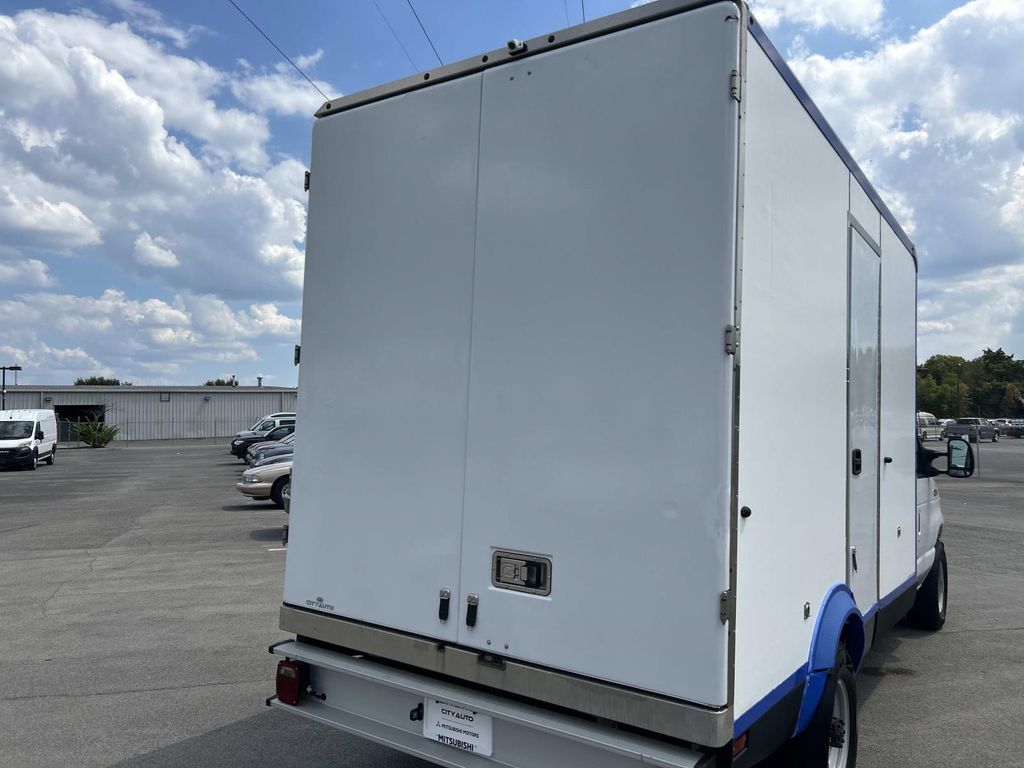 Vehicle photo 19