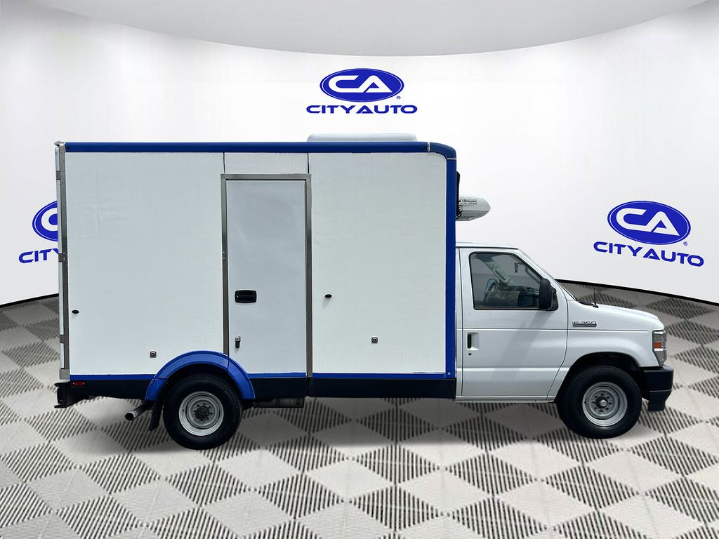 Vehicle photo 2