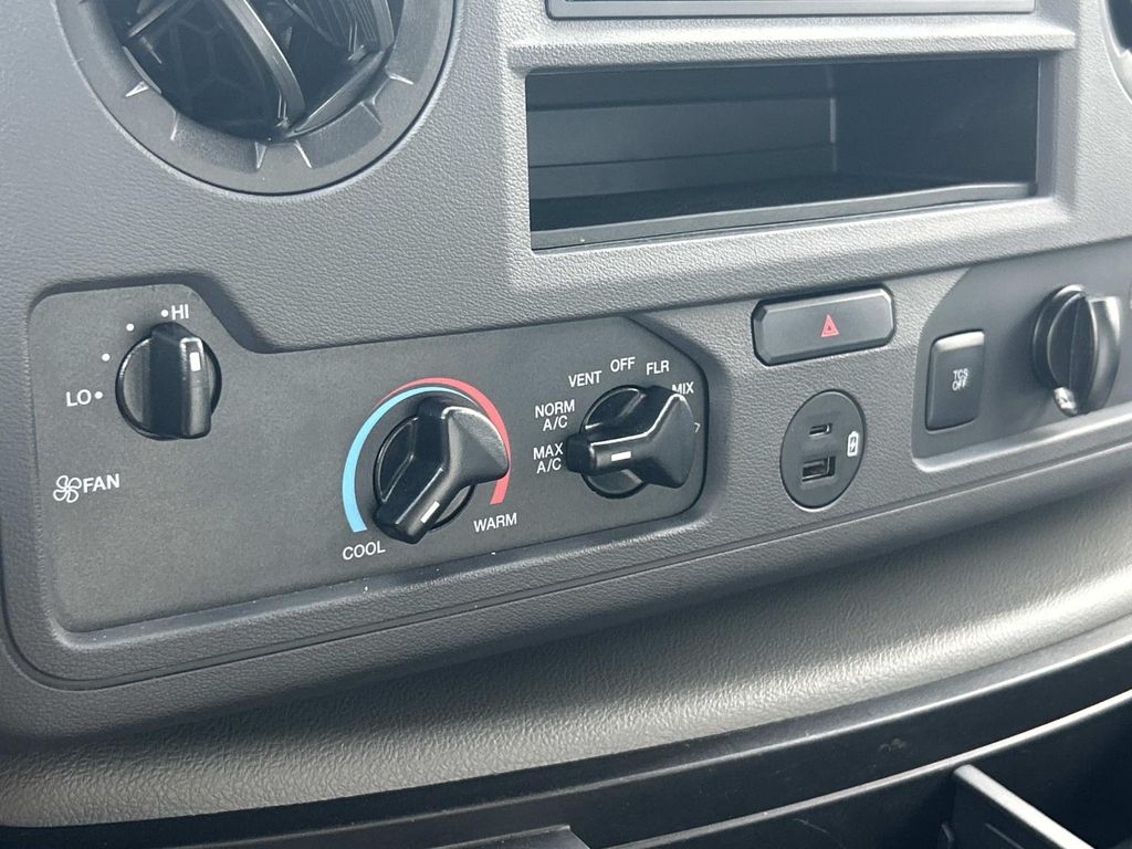 Vehicle photo 39