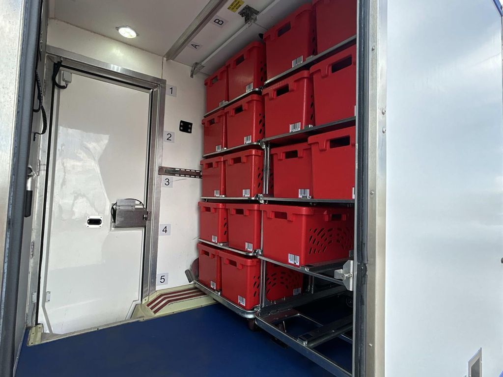 Vehicle photo 29