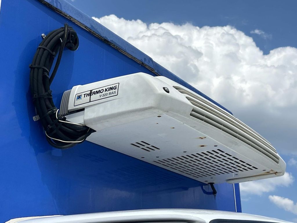 Vehicle photo 14
