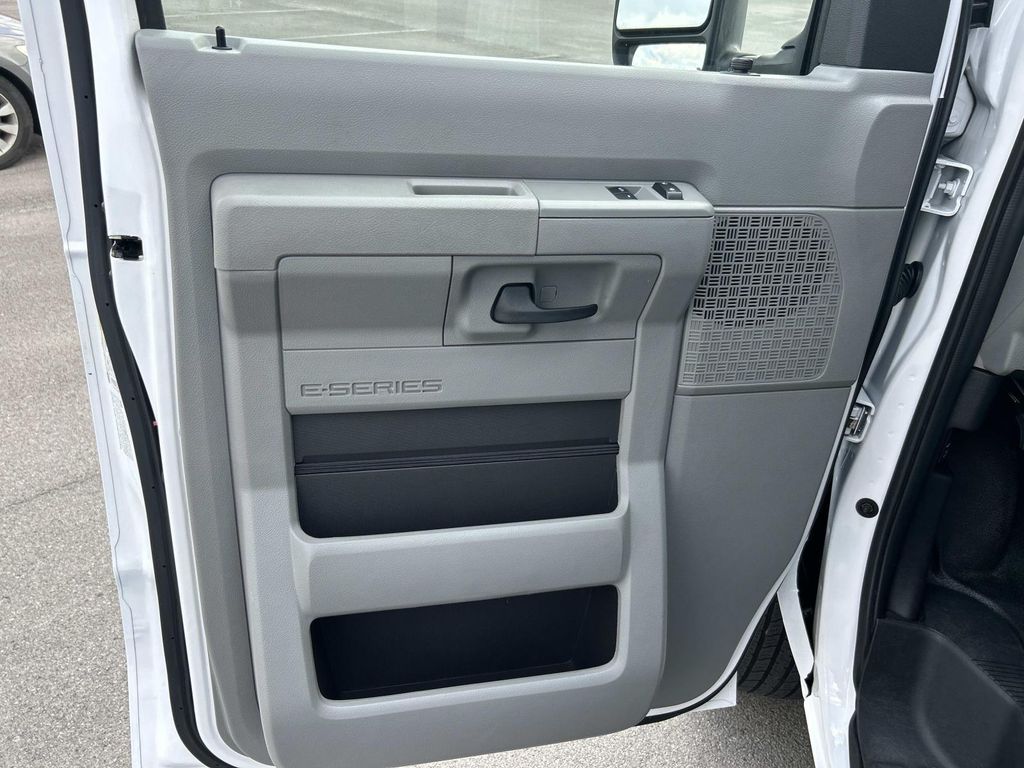 Vehicle photo 35