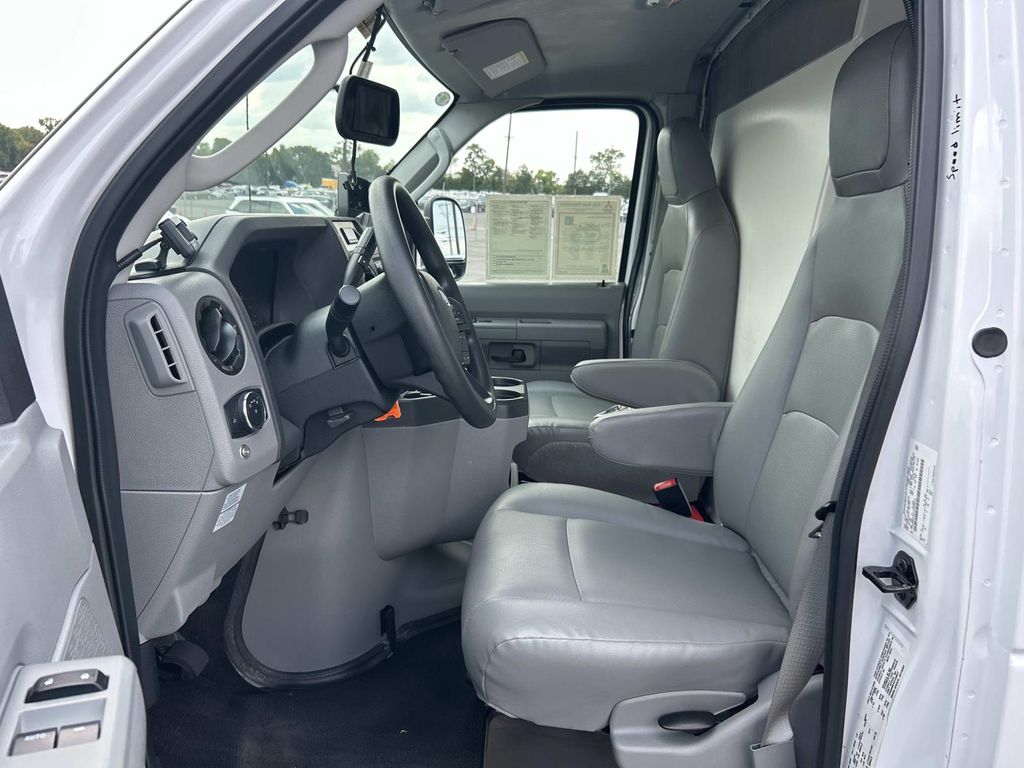 Vehicle photo 34