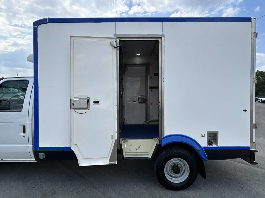 Vehicle photo 27