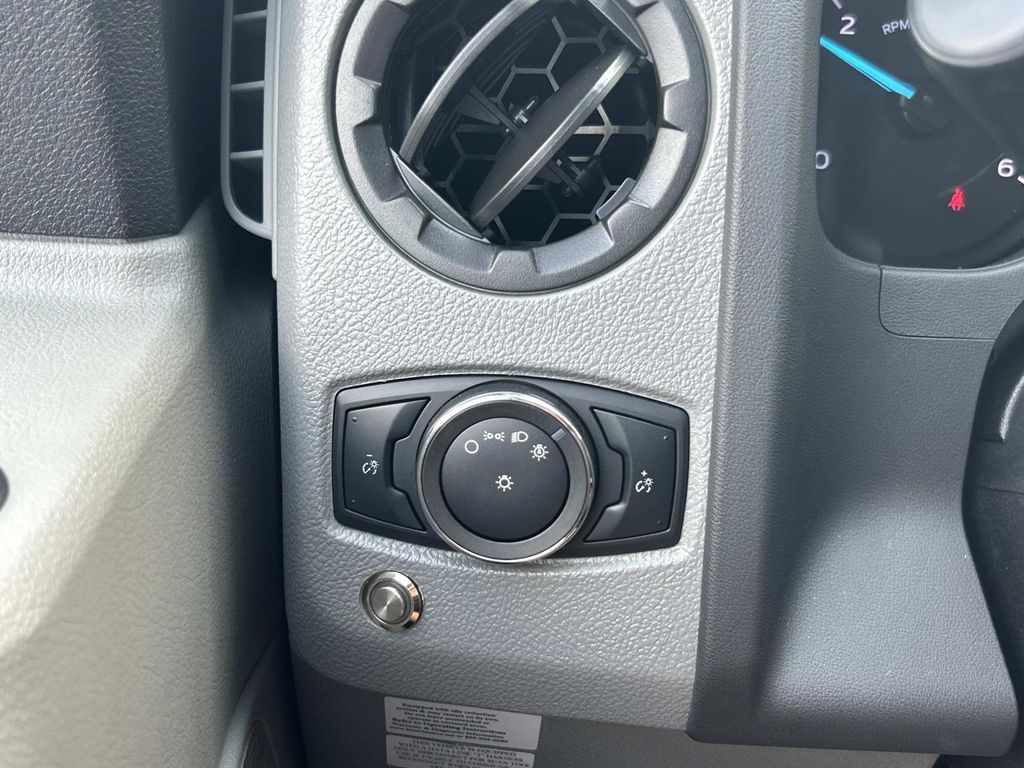 Vehicle photo 42