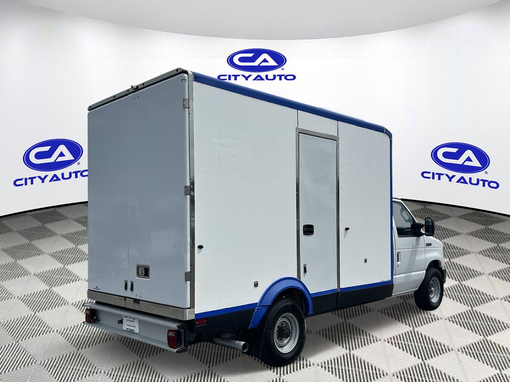 Vehicle photo 4