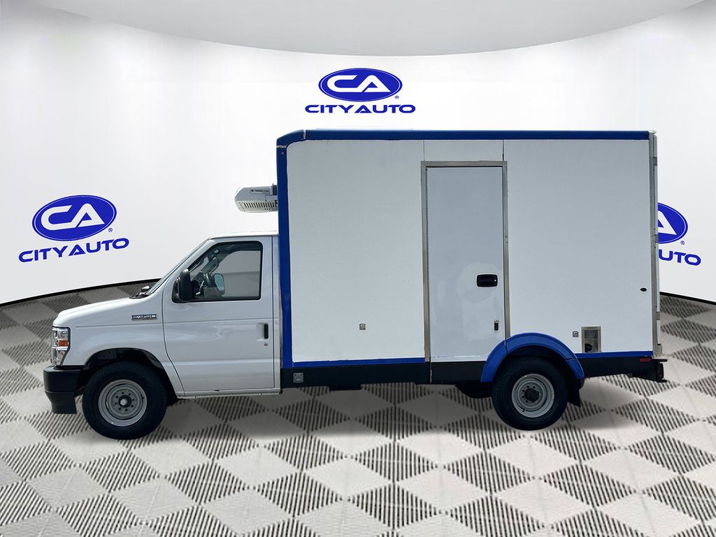 Vehicle photo 8