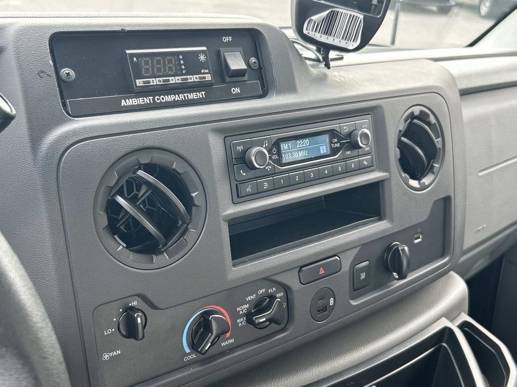 Vehicle photo 38