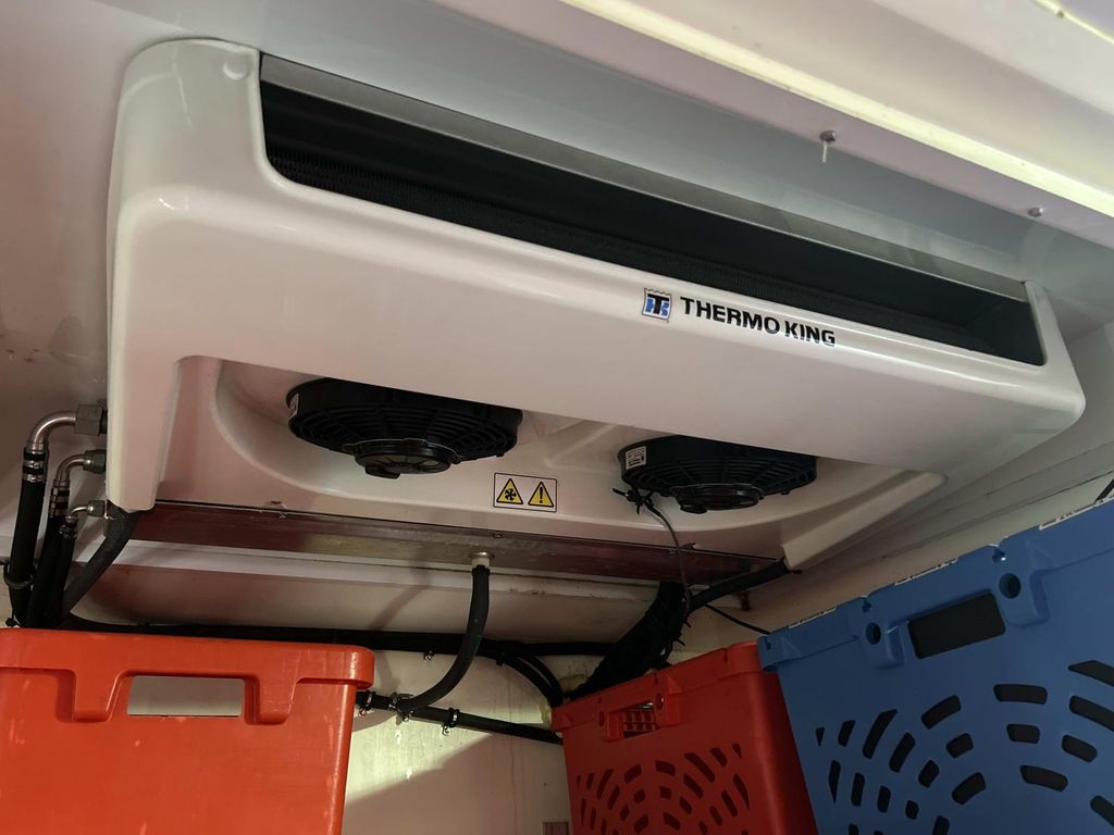 Vehicle photo 32