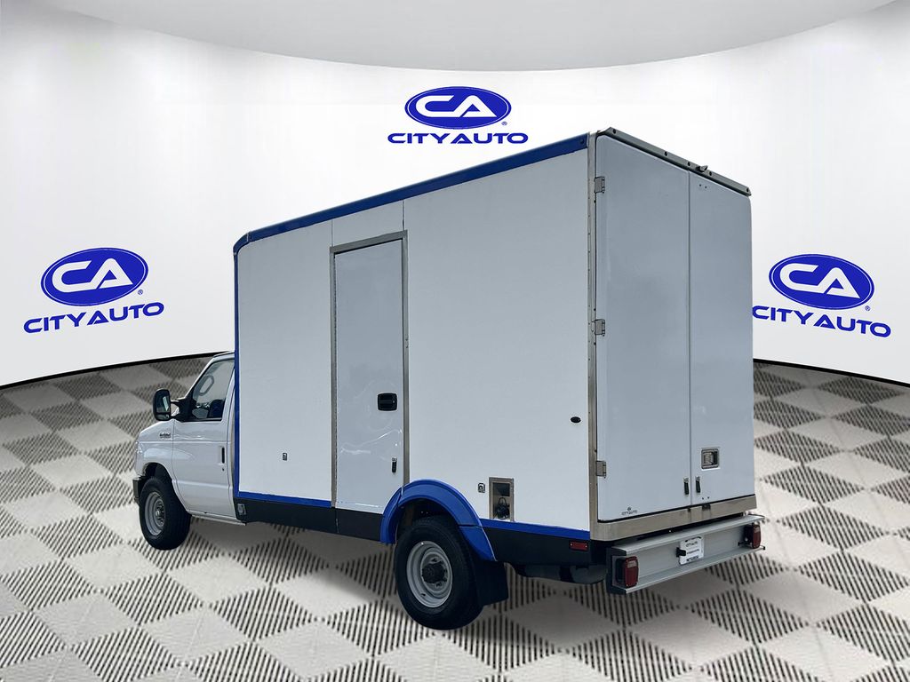 Vehicle photo 7