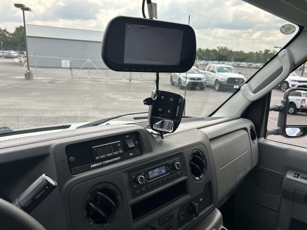 Vehicle photo 36