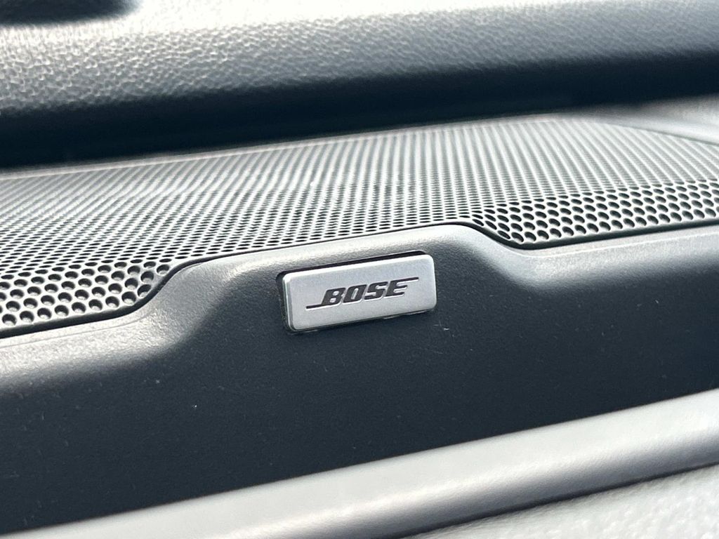 Vehicle photo 28